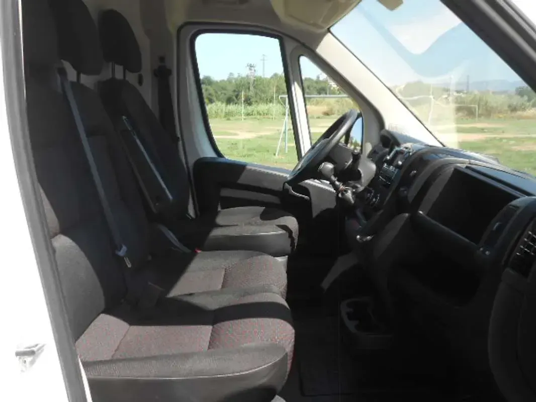 Usado Peugeot Boxer S 140 CV (102 kW) 2023 Blanco Van