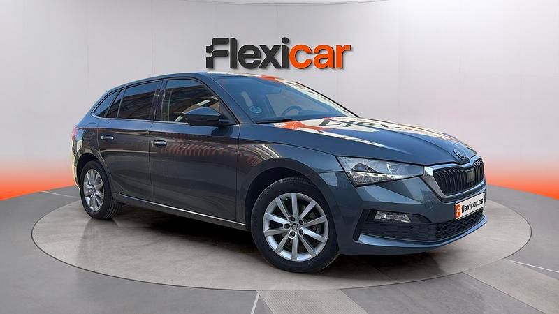 Usado Skoda 110 R Ambition 150 CV (110 kW) 2021 Gris Berlina