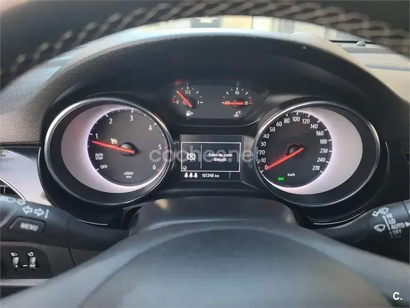 Usado Opel Astra Dynamic 136 CV (100 kW) 2018 Blanco Familiar