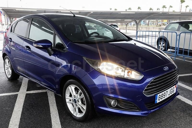 Usado Ford Fiesta Titanium 82 CV (60 kW) 2015 Azul Berlina