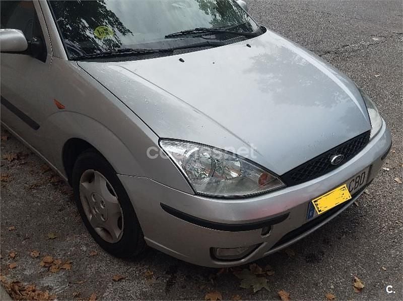 Gris / plata Usado 2002 Ford Focus Trend Berlina | 1800 € (Precio justo) - Imagen 1/4