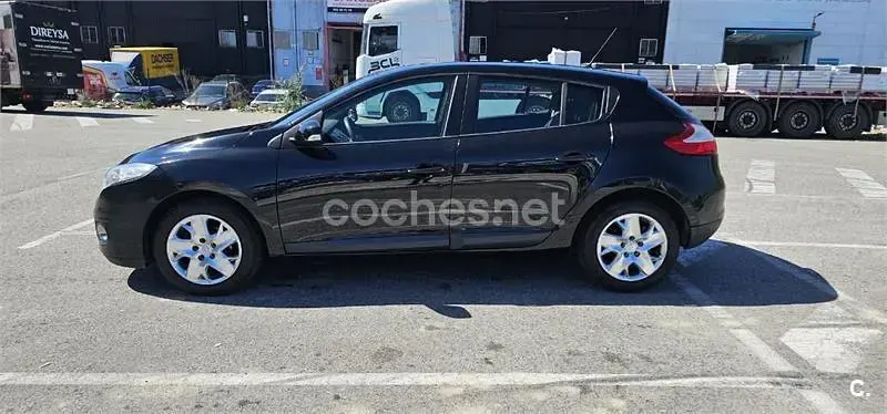 Usado Renault Mégane Dynamique 115 CV (84 kW) 2013 Negro Berlina