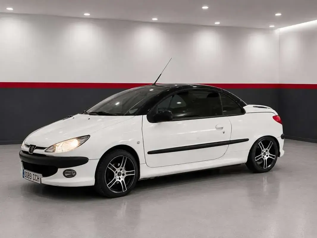 Usado Peugeot 206 CC 109 CV (80 kW) 2002 Descapotable