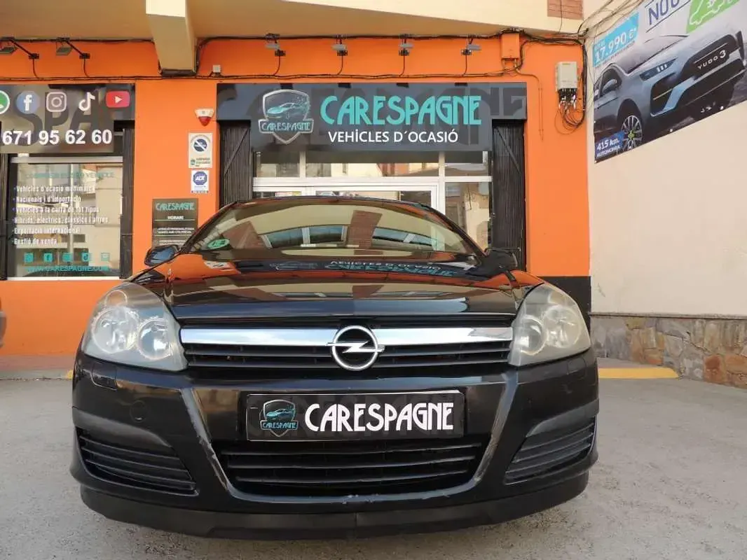Usado Opel Astra Enjoy 105 CV (77 kW) 2006 Negro Descapotable
