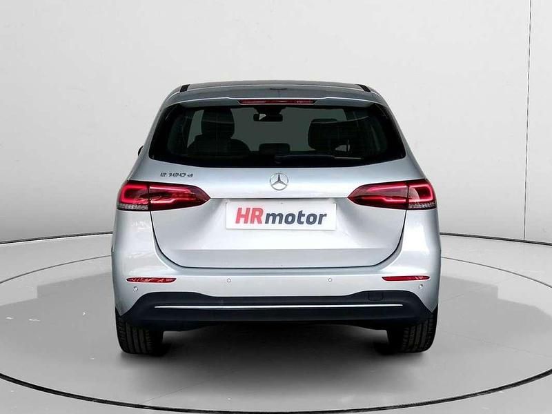Usado Mercedes B180 116 CV (85 kW) 2021 Gris Monovolumen