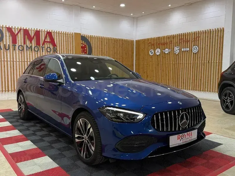 Usado Mercedes C300e 313 CV (230 kW) 2023 Azul Familiar