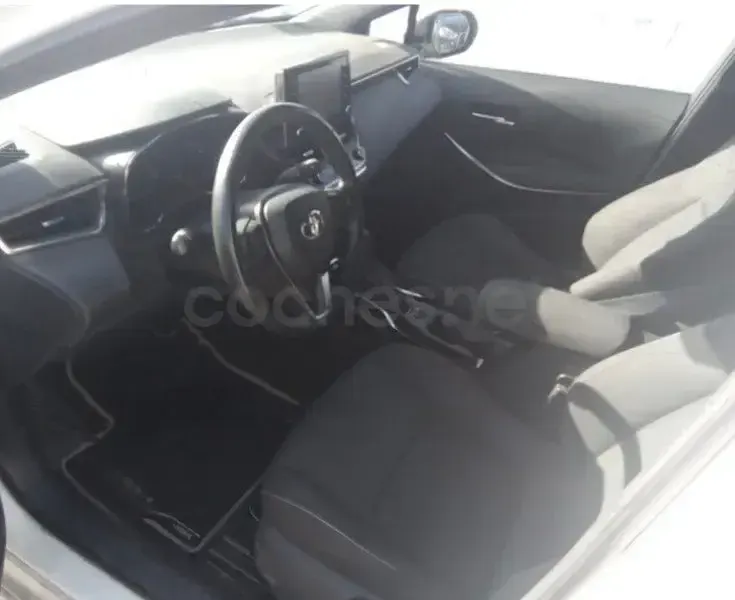 Usado Toyota Corolla Active 122 CV (89 kW) 2022 Blanco Familiar