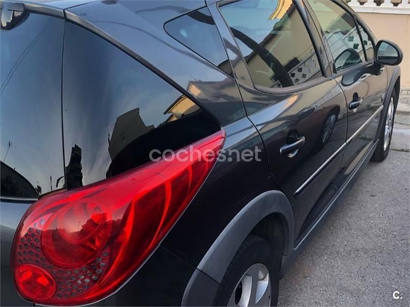 Usado Peugeot 207 Outdoor Outdoor 110 CV (80 kW) 2010 Gris / plata Familiar