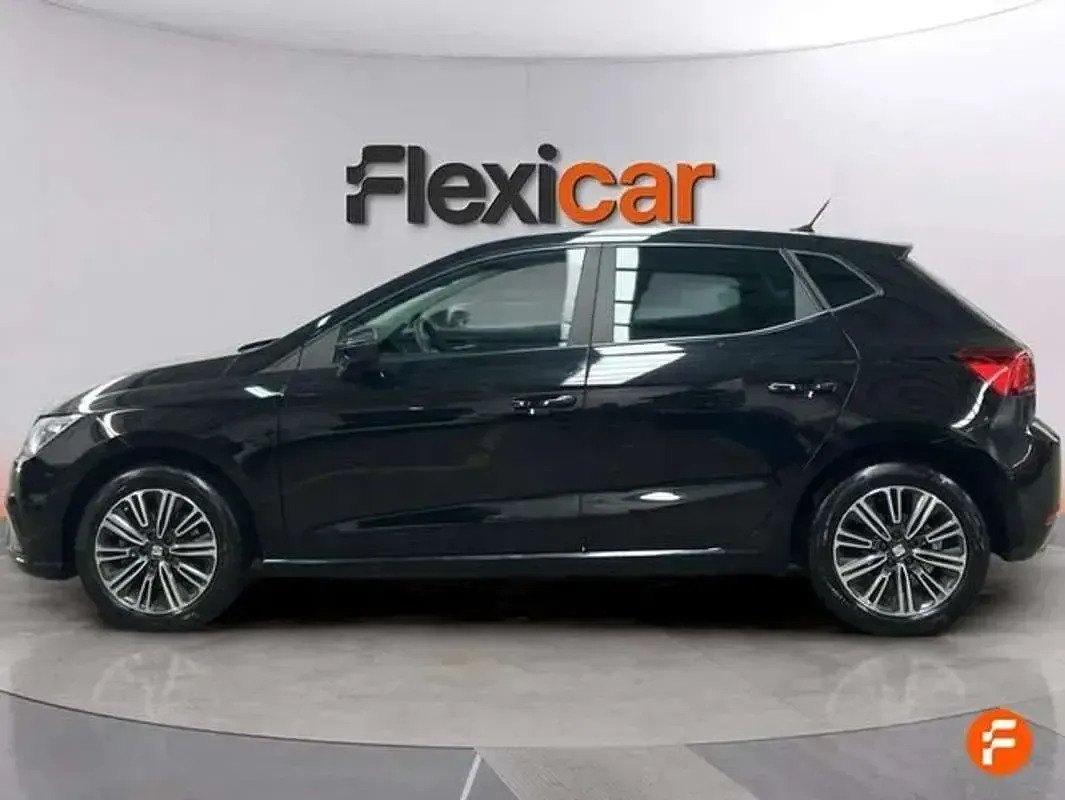Usado Seat Ibiza Style 110 CV (80 kW) 2022 Negro Utilitario