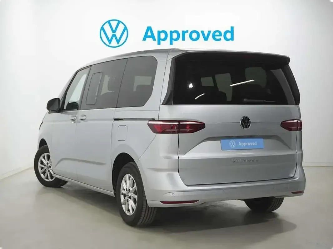 Usado VW Multivan 150 CV (110 kW) 2025 Plateado Monovolumen