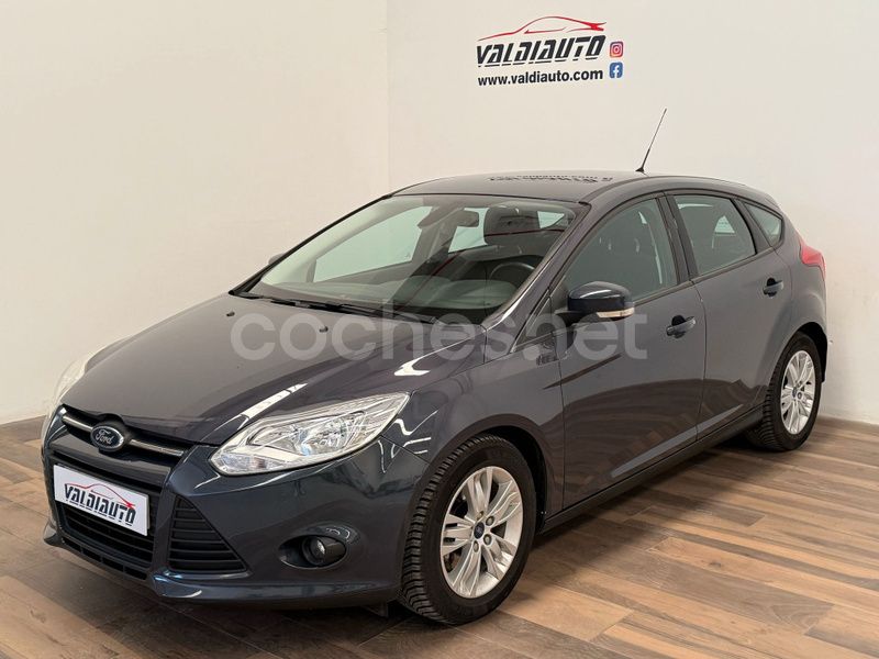 Gris / plata Usado 2011 Ford Focus Trend Berlina | 8900 € (Precio justo) - Imagen 1/4