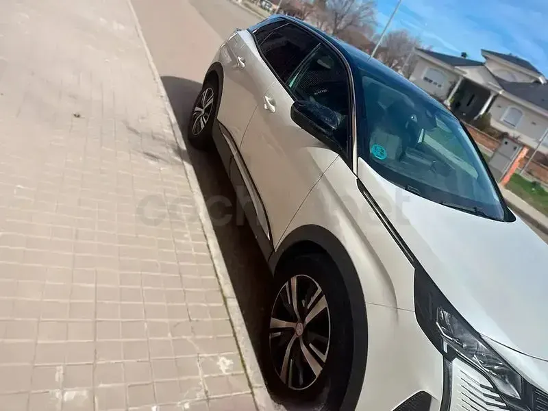 Usado Peugeot 3008 Allure 130 CV (95 kW) 2022 Blanco SUV