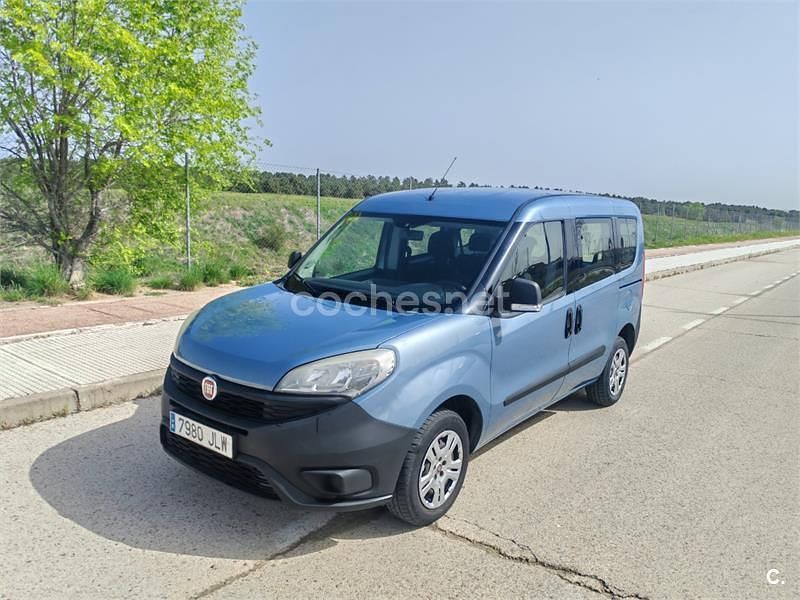 Usado Fiat Doblò Active 90 HP (66 kW) 2015 Azul Monovolume
