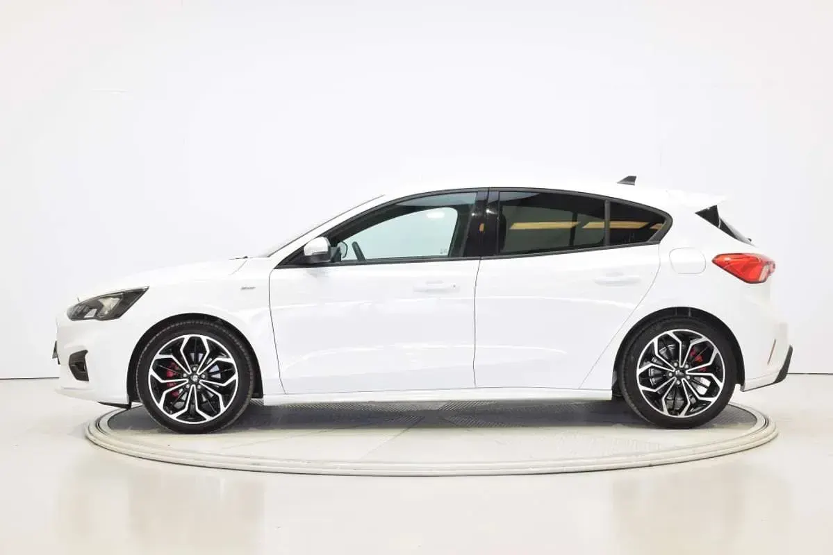 Usado Ford Focus ST-Line 125 CV (91 kW) 2020 Blanco Familiar