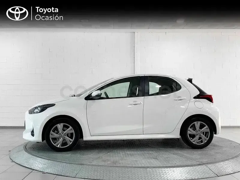 Usado Toyota Yaris Hybrid Active 116 CV (85 kW) 2024 Blanco Berlina