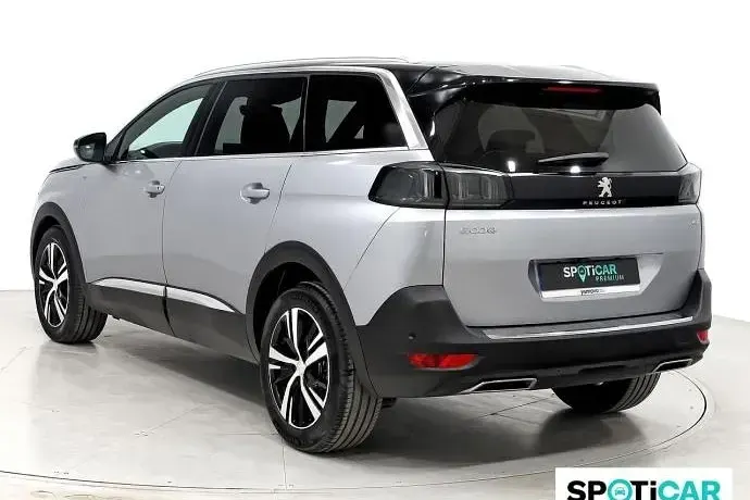 Usado Peugeot 5008 GT 130 CV (95 kW) 2023 Gris / plata SUV