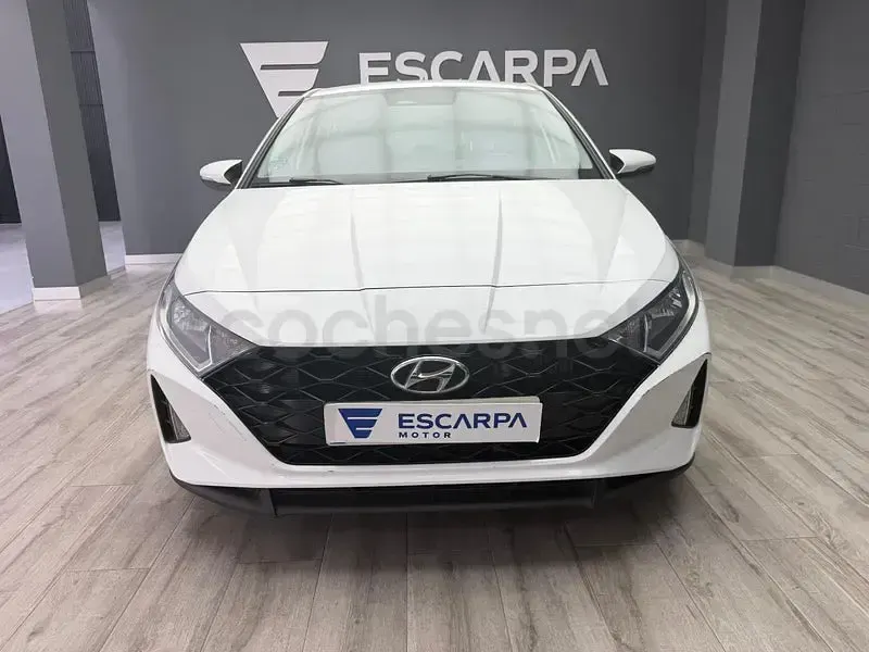 Usado Hyundai i20 100 CV (73 kW) 2021 Blanco Utilitario