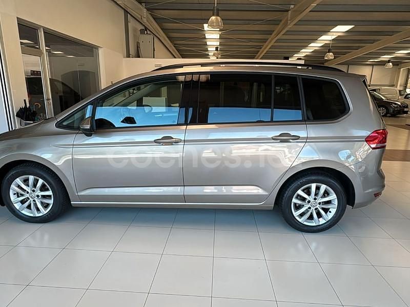 Usado VW Touran Advance 150 CV (110 kW) 2017 Beige Monovolumen