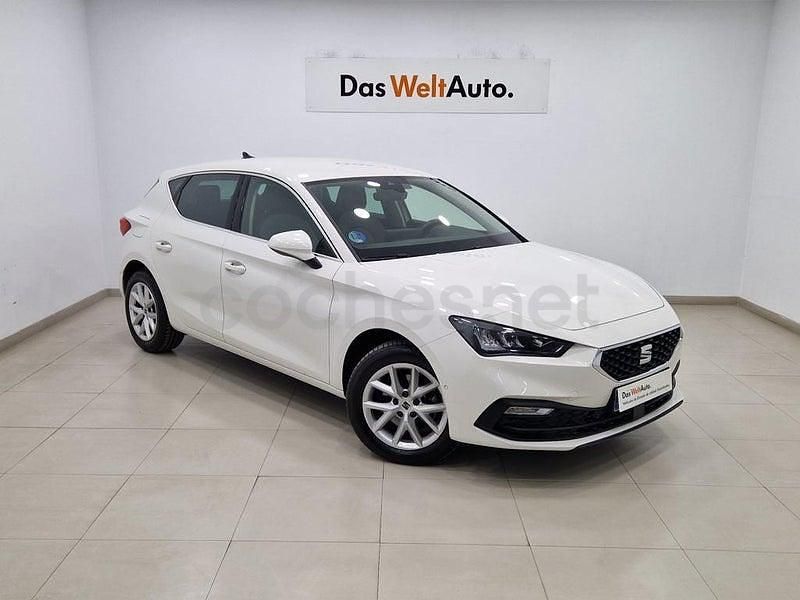 Usado Seat Leon Style 116 CV (85 kW) 2025 Blanco Berlina