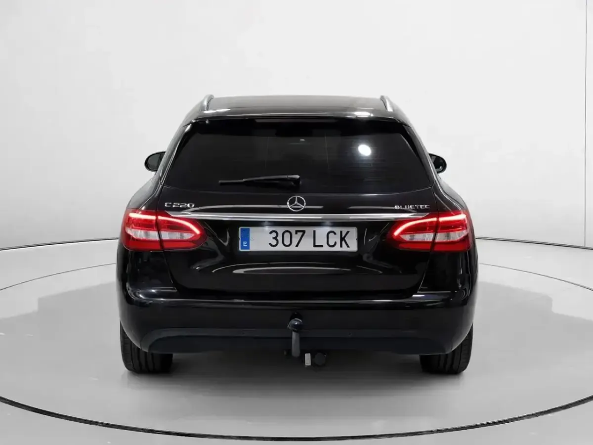 Usado Mercedes C220 170 CV (125 kW) 2015 Negro Berlina