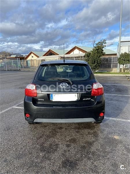 Usado Toyota Auris Luna 90 CV (66 kW) 2011 Negro Utilitario