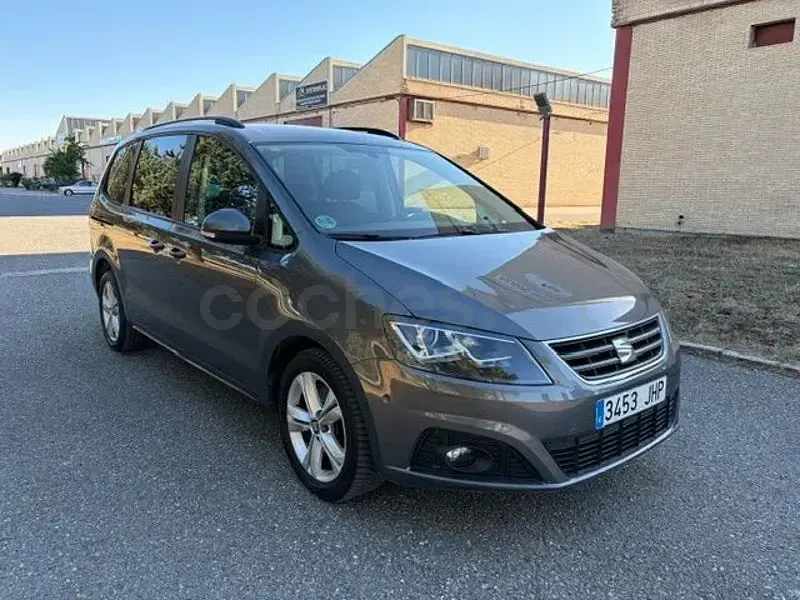 Usado Seat Alhambra Ecomotive 150 CV (110 kW) 2015 Gris / plata Monovolumen
