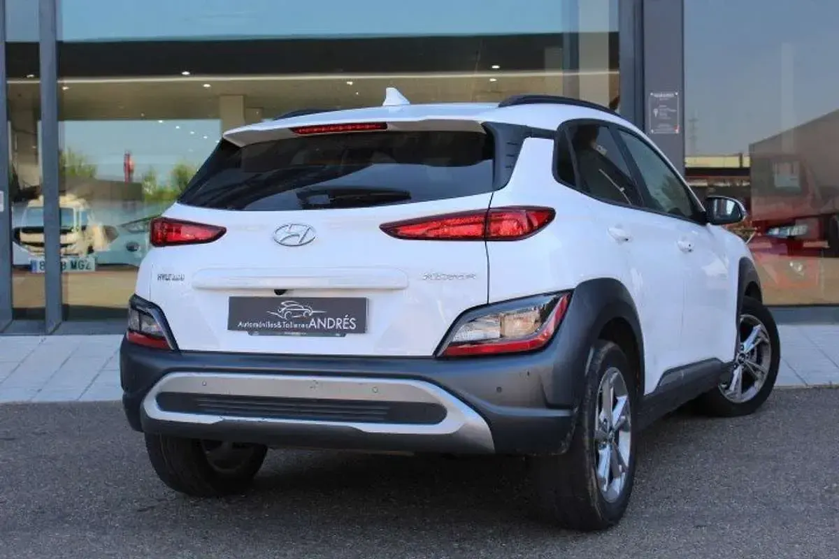 Usado Hyundai Kona 120 CV (88 kW) 2022 Blanco SUV
