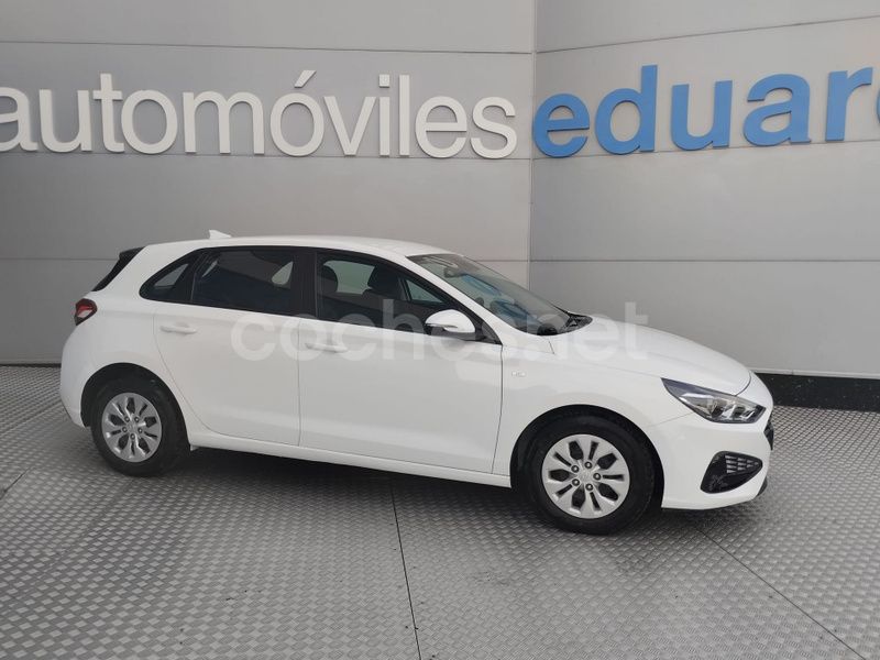 Blanco Usado 2022 Hyundai i30 Berlina | 14.800 € (Buen precio) - Imagen 1/4