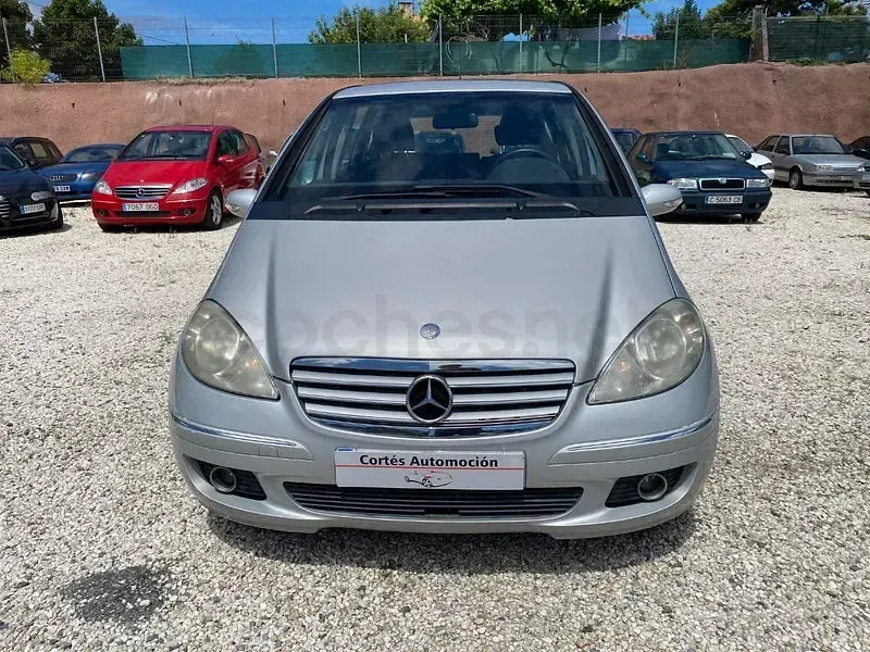 Usado Mercedes A180 Classic 109 CV (80 kW) 2005 Gris / plata Monovolumen
