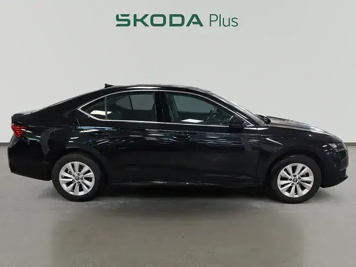 Usado Skoda Octavia Selection 150 CV (110 kW) 2025 Negro Berlina
