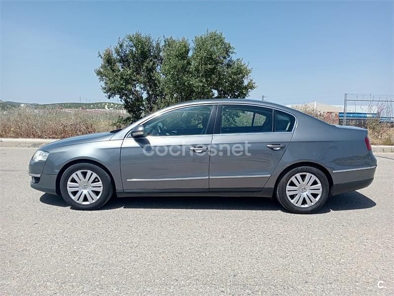 Usado VW Passat 140 CV (102 kW) 2008 Gris / plata Berlina