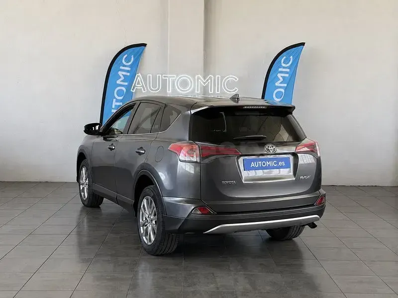 Usado Toyota RAV4 Advance 143 CV (105 kW) 2016 Gris / plata SUV