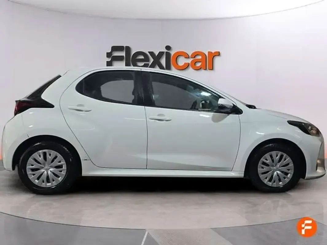 Usado Toyota Yaris Active 116 CV (85 kW) 2023 Blanco Utilitario