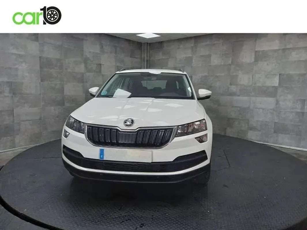 Usado Skoda Karoq Ambition 150 CV (110 kW) 2021 Blanco SUV