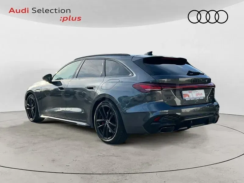Usado Audi A5 Ambiente 299 CV (219 kW) 2025 Gris / plata Familiar