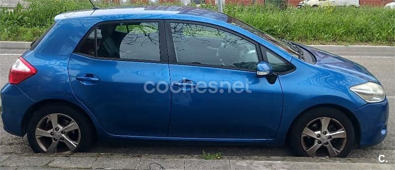 Usado Toyota Auris Active 90 CV (66 kW) 2010 Azul Utilitario