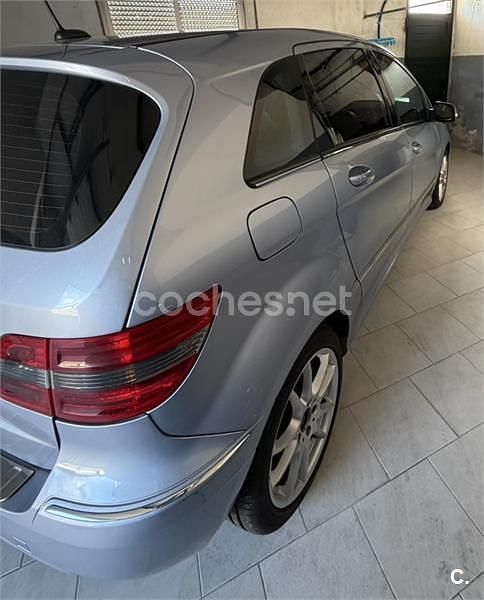 Usado Mercedes B200 140 CV (102 kW) 2008 Gris / plata Monovolumen