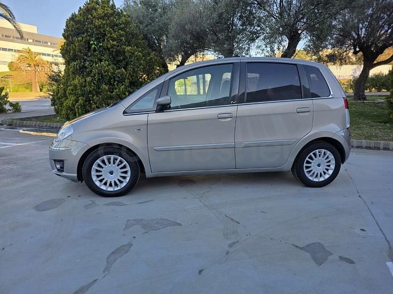 Usado Lancia Musa 90 CV (66 kW) 2009 Beige Monovolumen