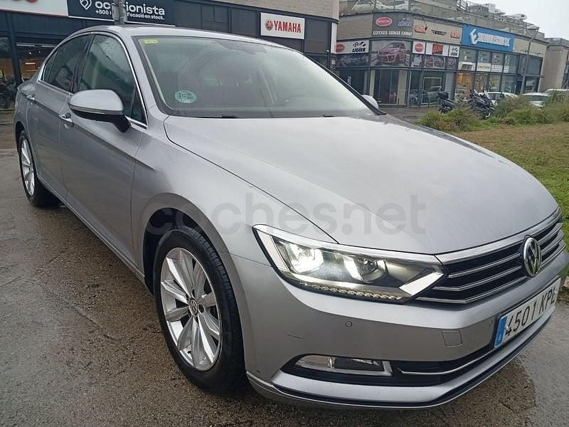 Usado VW Passat Advance 120 CV (88 kW) 2018 Gris / plata Berlina