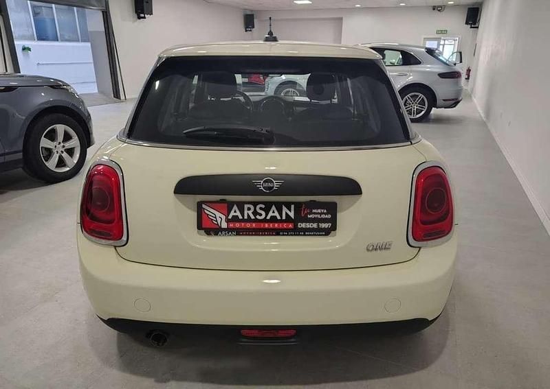 Usado Mini ONE 102 CV (75 kW) 2020 Blanco Utilitario