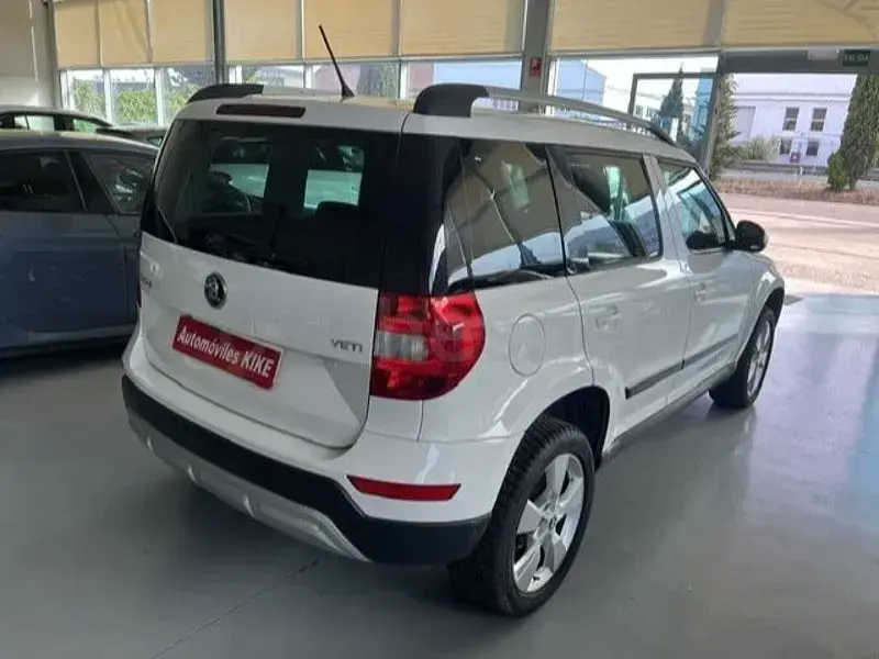 Usado Skoda Yeti Style 110 CV (80 kW) 2016 Blanco SUV