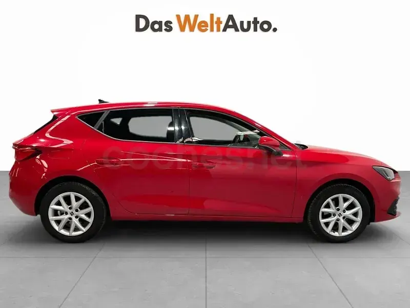 Usado Seat Leon Style 130 CV (95 kW) 2023 Rojo Berlina