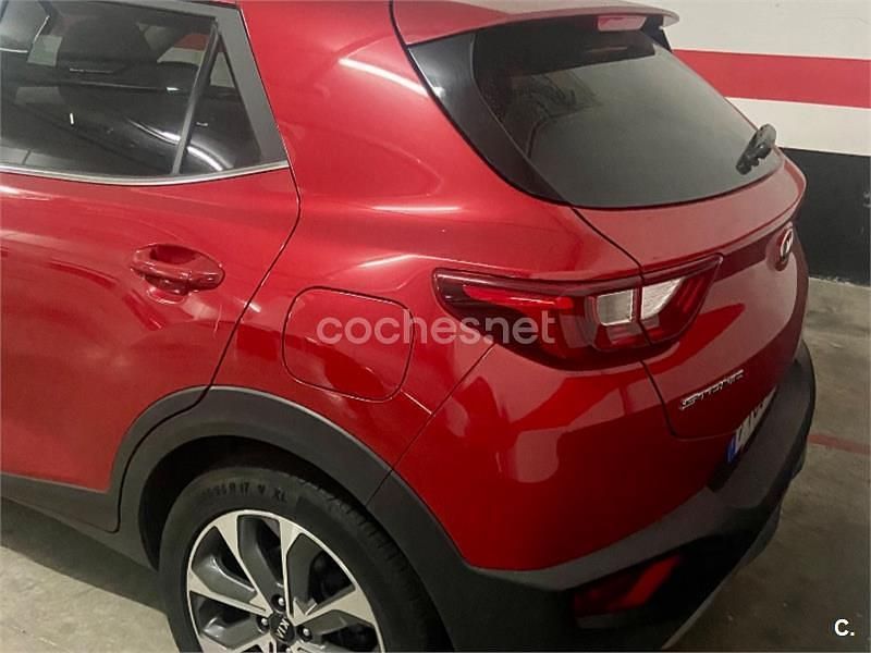 Usado Kia Stonic 100 CV (73 kW) 2019 Rojo SUV