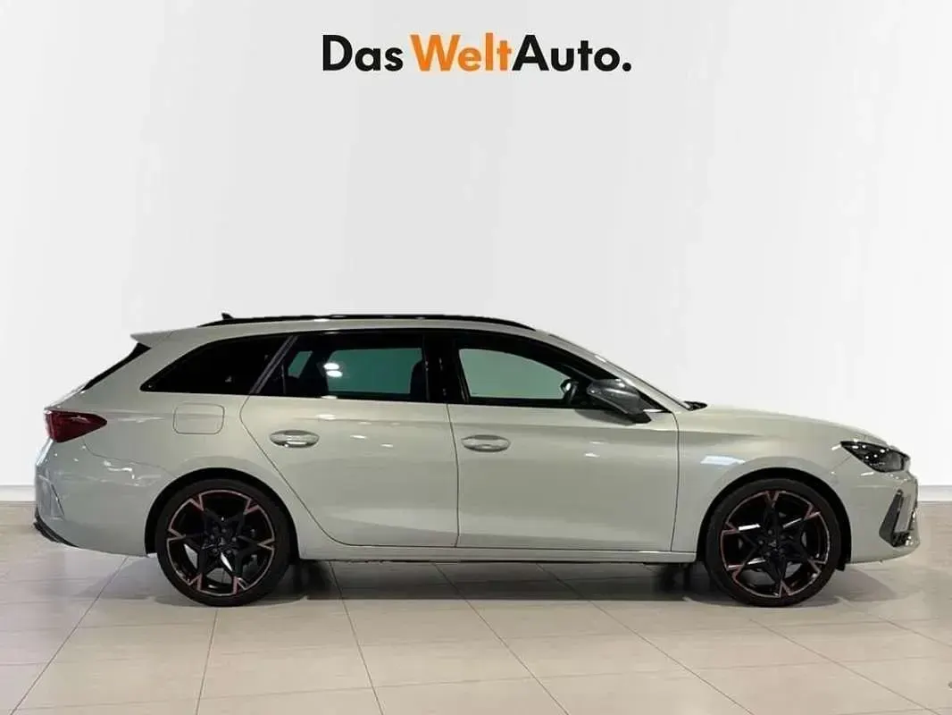 Usado Cupra Leon 150 CV (110 kW) 2025 Gris Utilitario