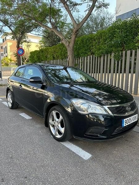 Używany Kia Ceed Active 128 KM (94 kW) 2011 Czarny Hatchback