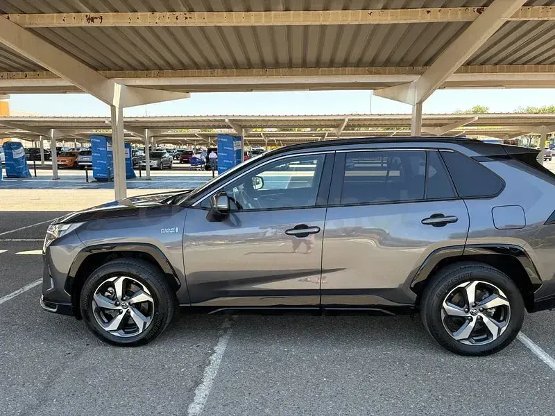 Usado Toyota RAV4 Hybrid Advance 306 CV (225 kW) 2022 Gris / plata SUV