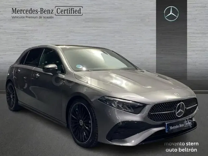 Usado Mercedes A180 136 CV (100 kW) 2025 Gris / plata Berlina