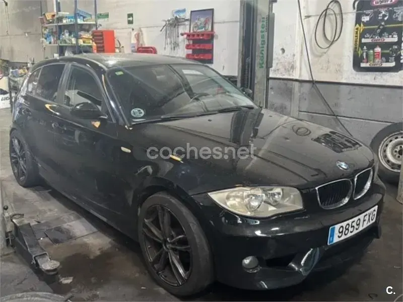 Usado BMW 118 122 CV (89 kW) 2007 Negro Utilitario
