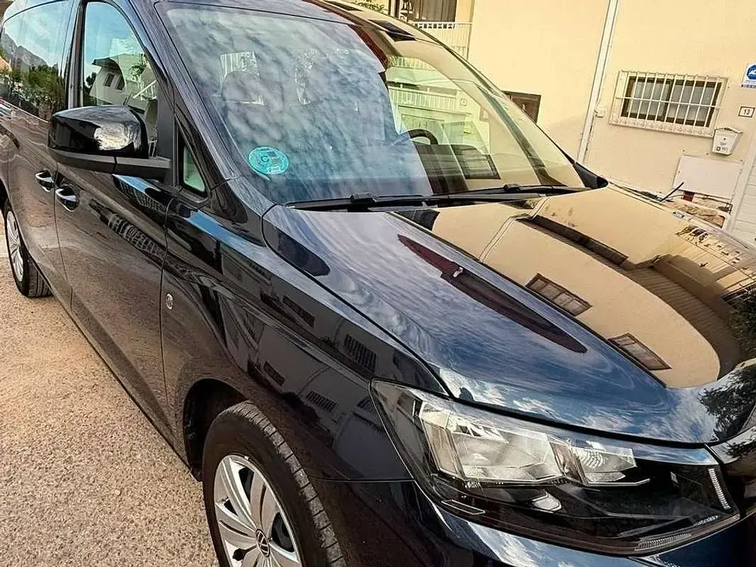 Usado VW Caddy Maxi 102 CV (75 kW) 2023 Negro Monovolumen
