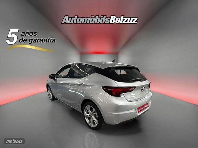 Usado Opel Astra GS Line 110 CV (80 kW) 2021 Plateado Utilitario